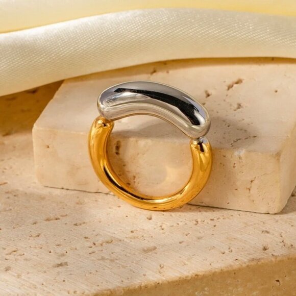 NWT 18K Gold Plated Minimalist Chunky Statement Ring Sz. 6 Avant Garde Two-Tone - Picture 8 of 13